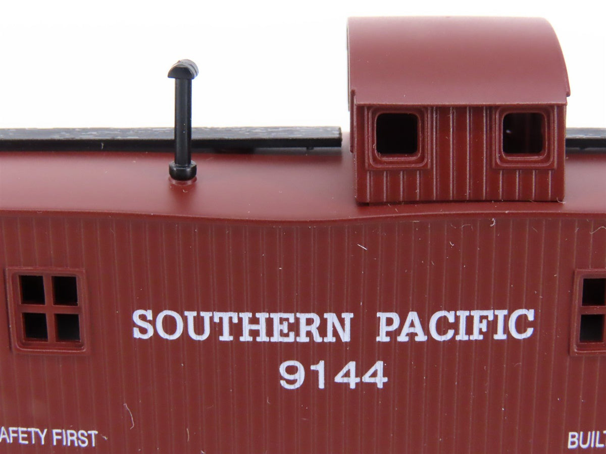 HO Scale Model Power SP Southern Pacific Railroad 32&#39; Wood Caboose #9144