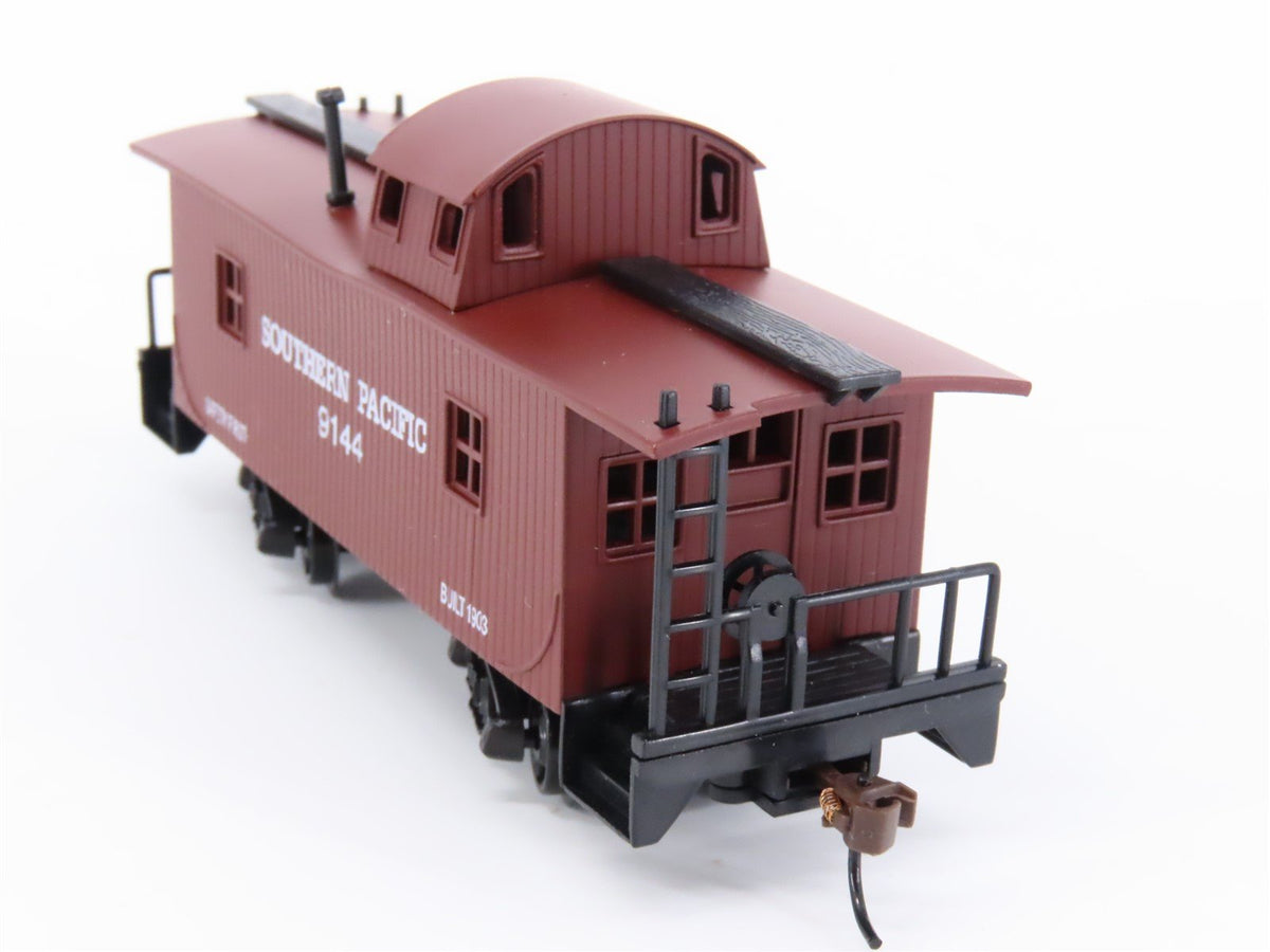 HO Scale Model Power SP Southern Pacific Railroad 32&#39; Wood Caboose #9144