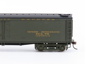 HO Scale Walthers 932-25494 PFE Pacific Fruit Express Reefer #794 #751 2-Pack