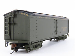 HO Scale Walthers 932-25494 PFE Pacific Fruit Express Reefer #794 #751 2-Pack