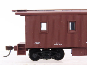 HO Scale Walthers 932-27601 SP Southern Pacific Wood Caboose #842 #735 2-Pack