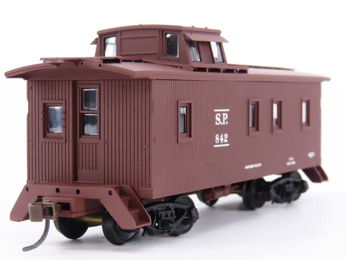 HO Scale Walthers 932-27601 SP Southern Pacific Wood Caboose #842 #735 2-Pack