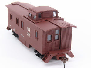 HO Scale Walthers 932-27601 SP Southern Pacific Wood Caboose #842 #735 2-Pack