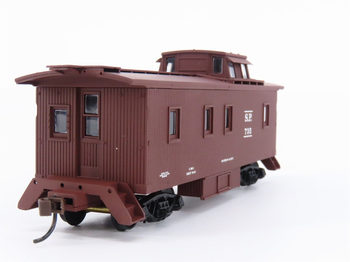 HO Scale Walthers 932-27601 SP Southern Pacific Caboose #842 #735 2-Pack