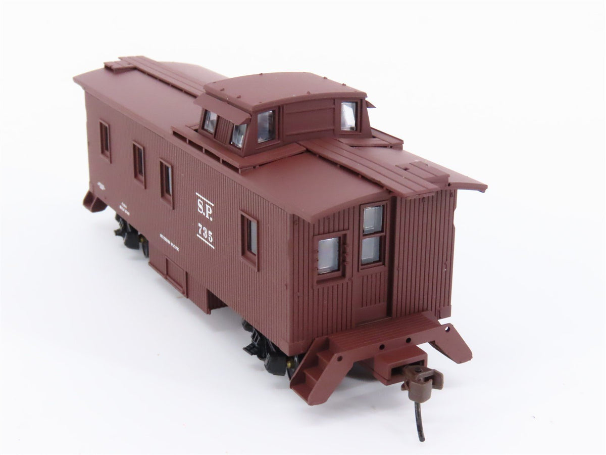 HO Scale Walthers 932-27601 SP Southern Pacific Caboose #842 #735 2-Pack