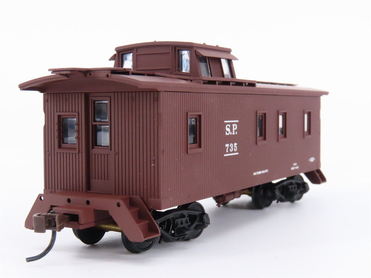 HO Scale Walthers 932-27601 SP Southern Pacific Caboose #842 #735 2-Pack