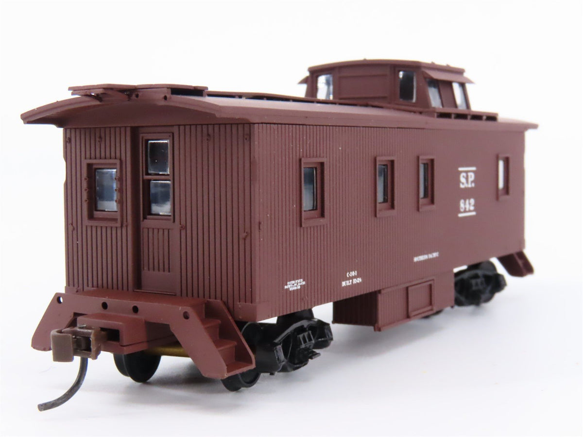 HO Scale Walthers 932-27601 SP Southern Pacific Caboose #842 #735 2-Pack