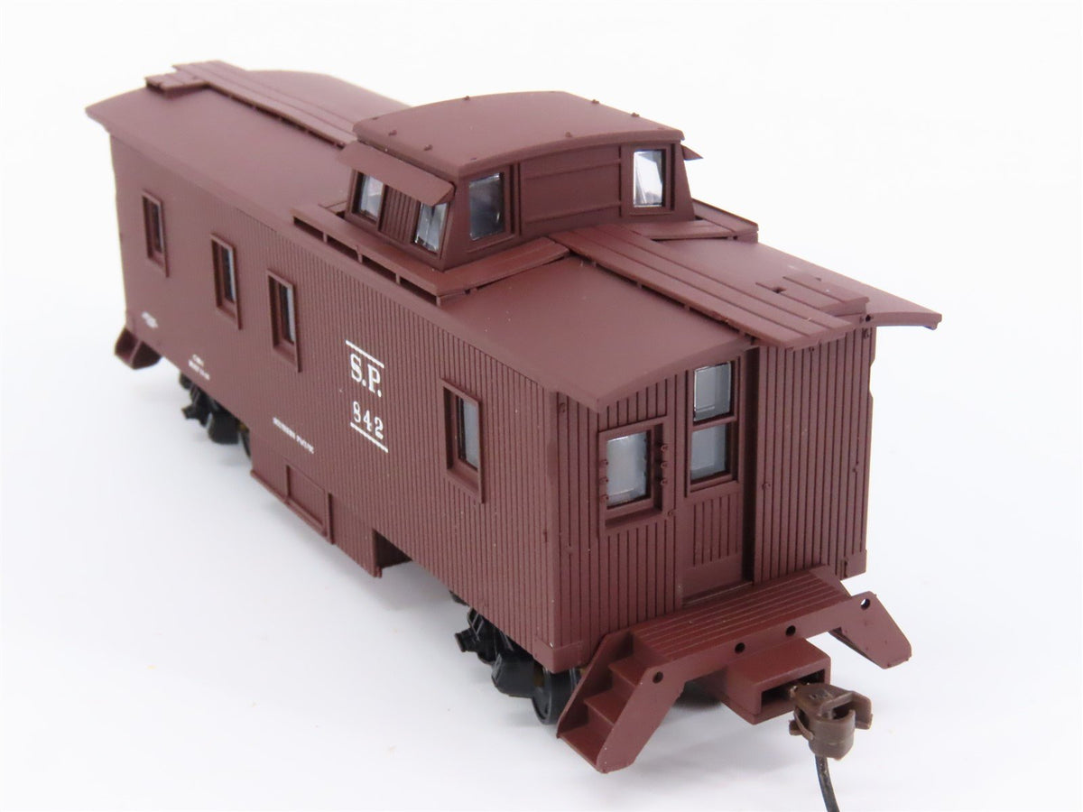 HO Scale Walthers 932-27601 SP Southern Pacific Caboose #842 #735 2-Pack