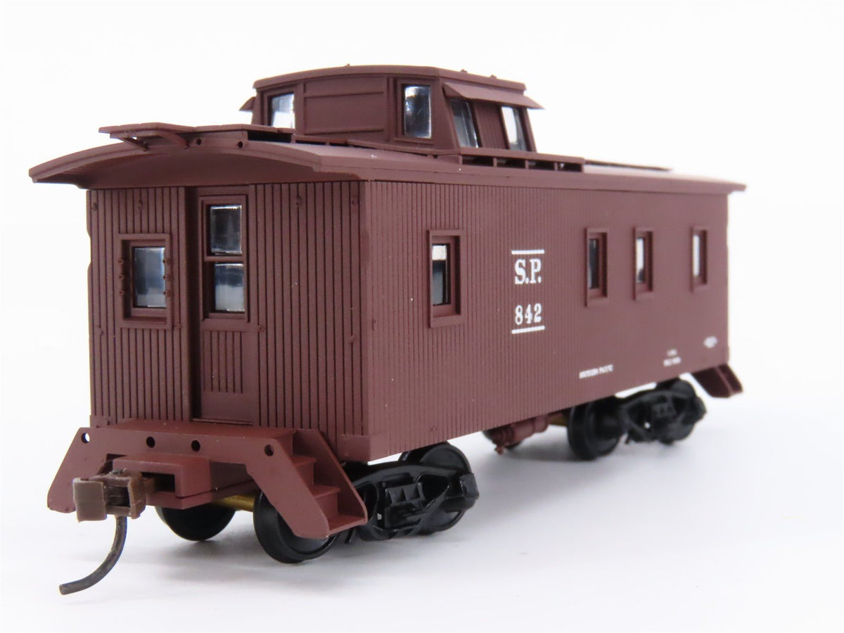 HO Scale Walthers 932-27601 SP Southern Pacific Caboose #842 #735 2-Pack