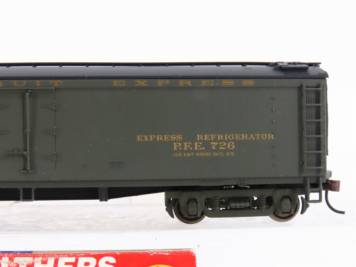 HO Scale Walthers 932-5472 PFE Pacific Fruit Express Wood Reefer #726