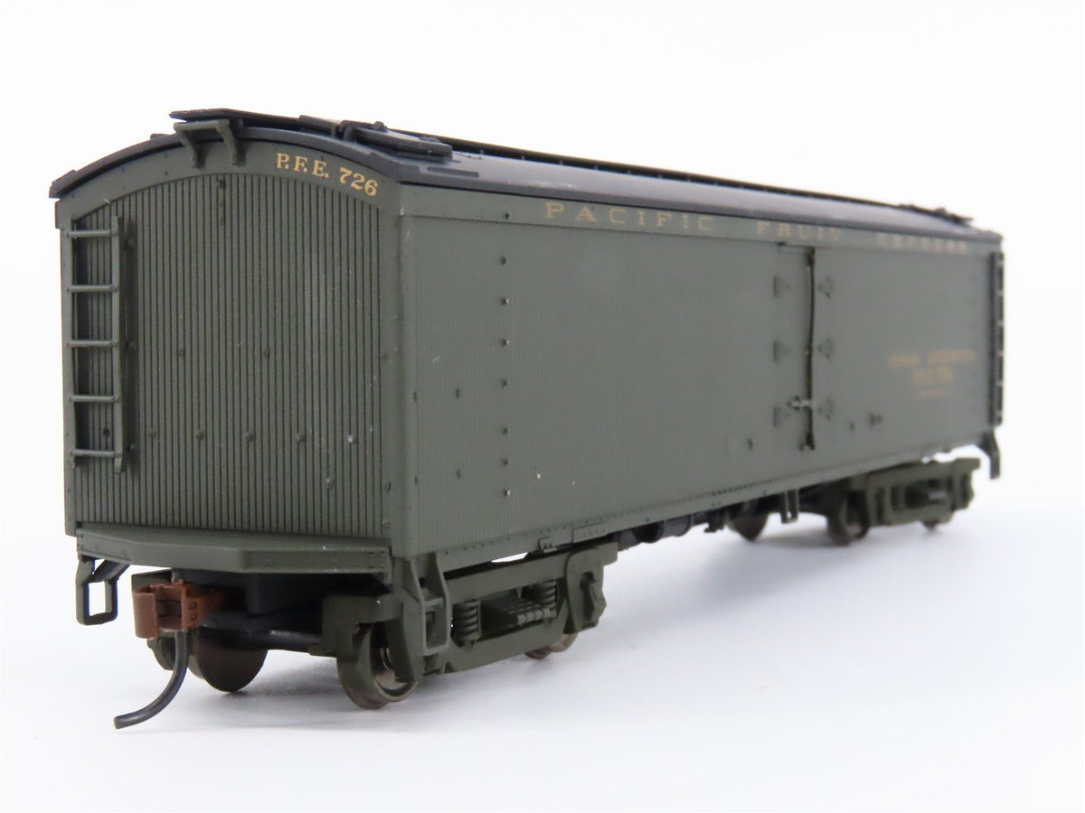 HO Scale Walthers 932-5472 PFE Pacific Fruit Express Wood Reefer #726