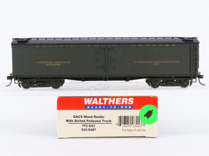 HO Scale Walthers 932-5487 PFE Pacific Fruit Express Wood Reefer #583