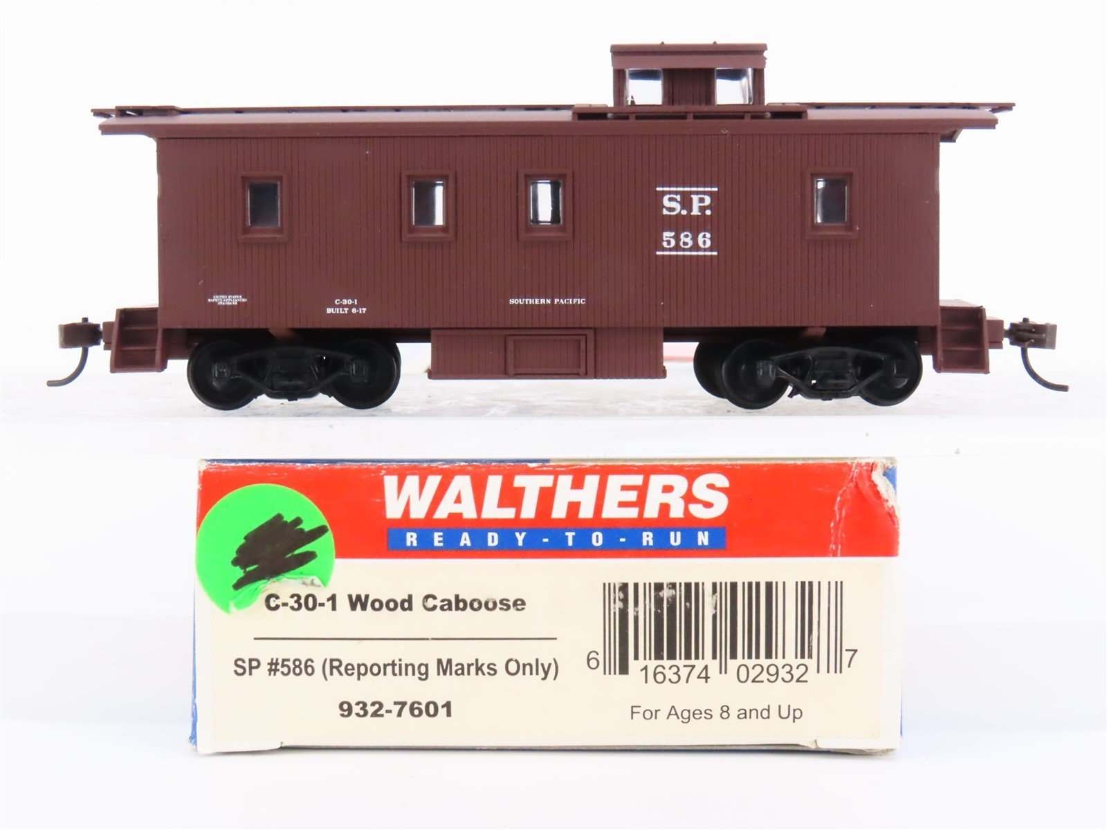 HO Scale Walthers 932-7601 SP Southern Pacific Railroad C-30-1 Wood Caboose #586