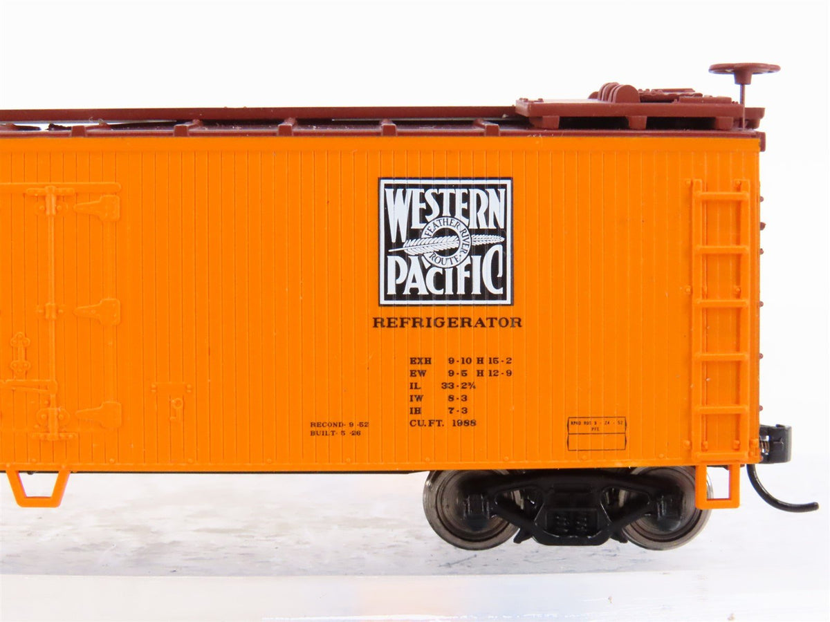 HO Scale Walthers Mainline 910-3655 PFE Pacific Fruit Express 40&#39; Reefer #55589