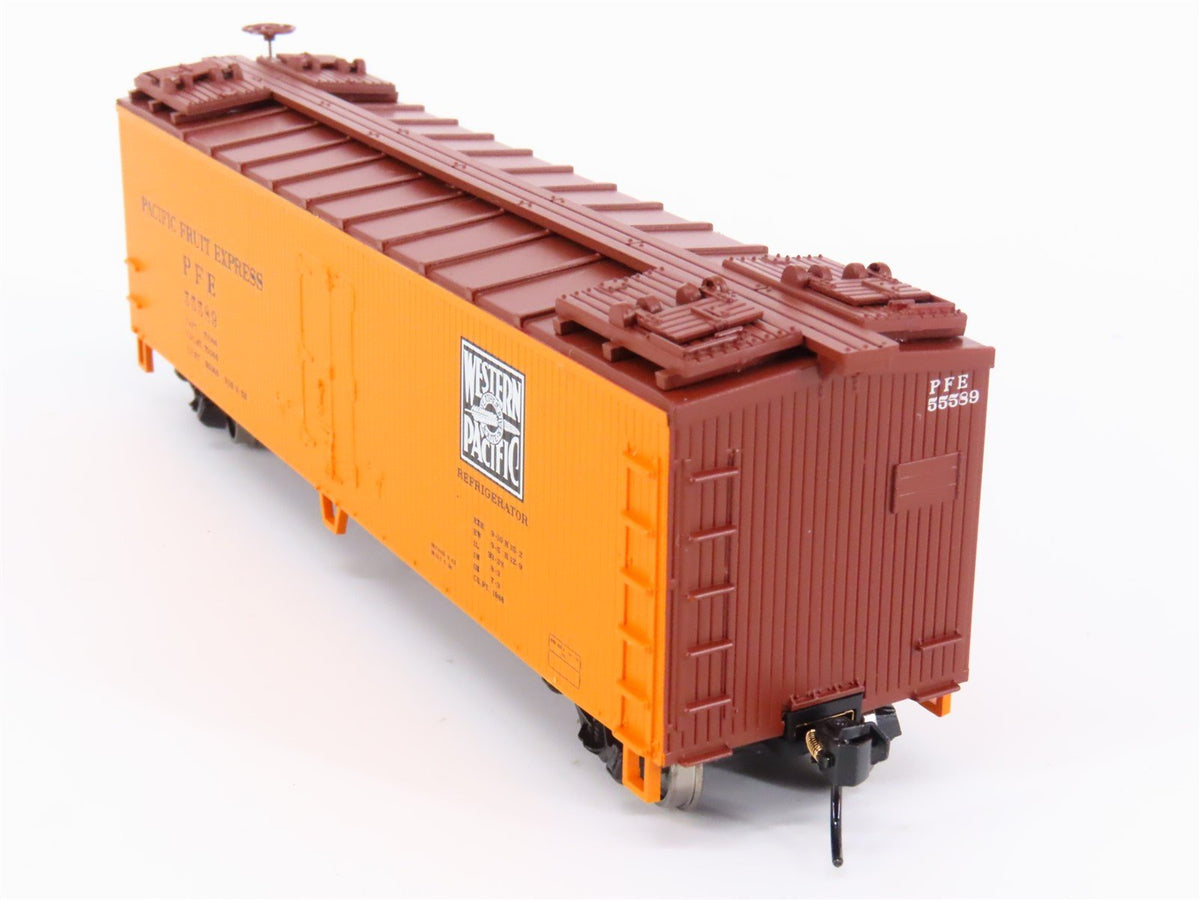 HO Scale Walthers Mainline 910-3655 PFE Pacific Fruit Express 40&#39; Reefer #55589