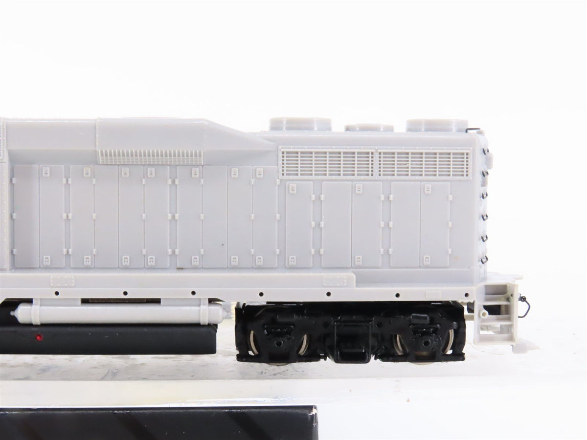 HO Scale Bachmann Spectrum 41-0828-D2 Undecorated EMD GP30 Diesel Locomotive