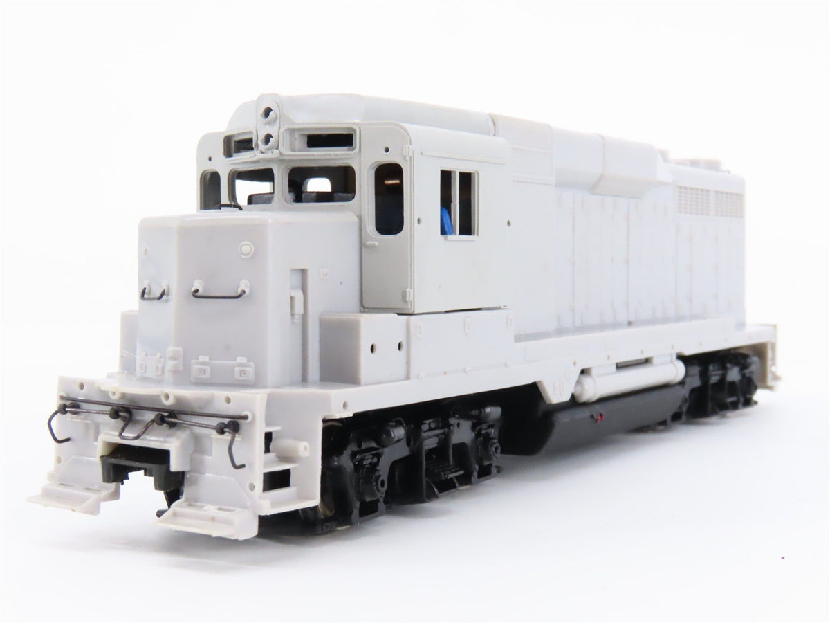 HO Scale Bachmann Spectrum 41-0828-D2 Undecorated EMD GP30 Diesel Locomotive