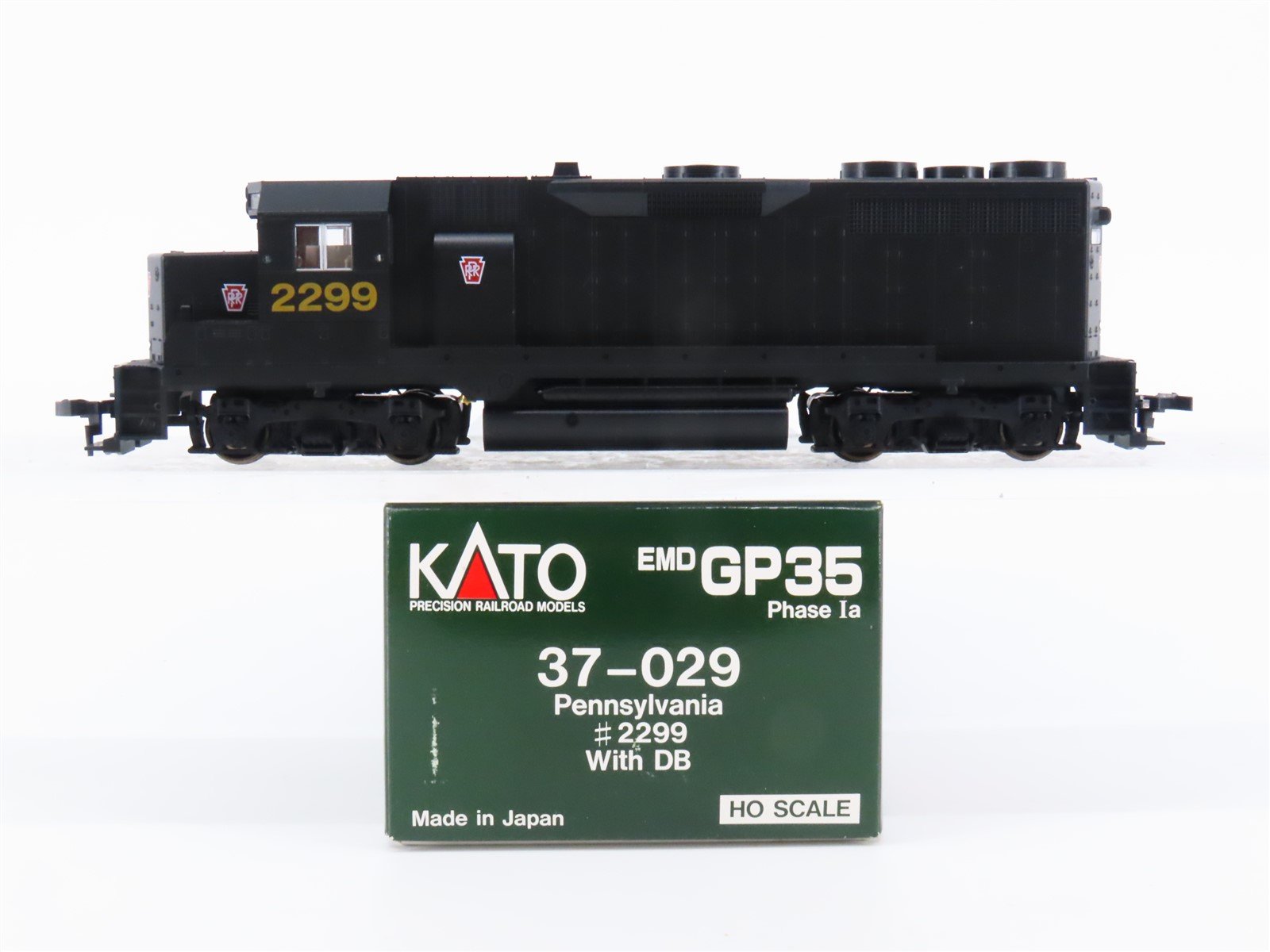 HO Scale KATO 37-029 PRR Pennsylvania EMD GP35 Ph. 1a Diesel Locomotive #2299