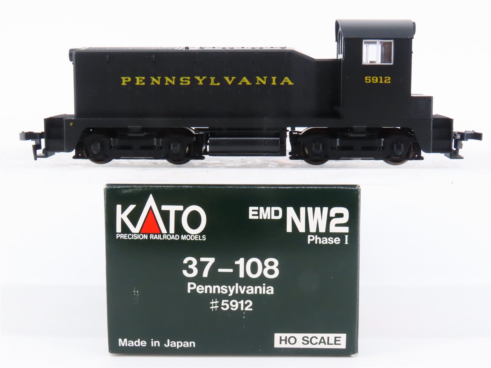 HO Scale KATO 37-108 PRR Pennsylvania EMD NW2 Ph. 1 Diesel Switcher #5912