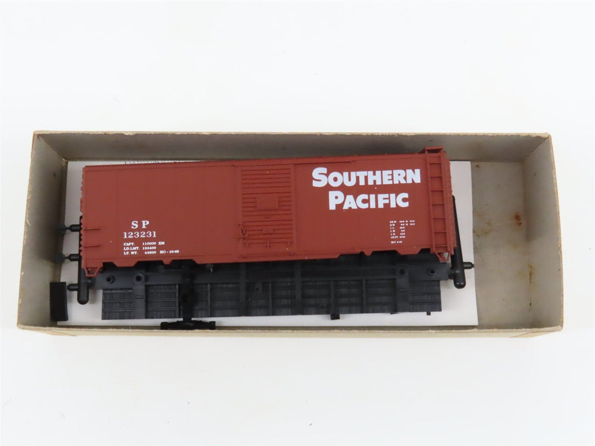 Lot of 10 HO Scale Accurail Kits SP Southern Pacific 2-Bay Hoppers &amp; Box Cars