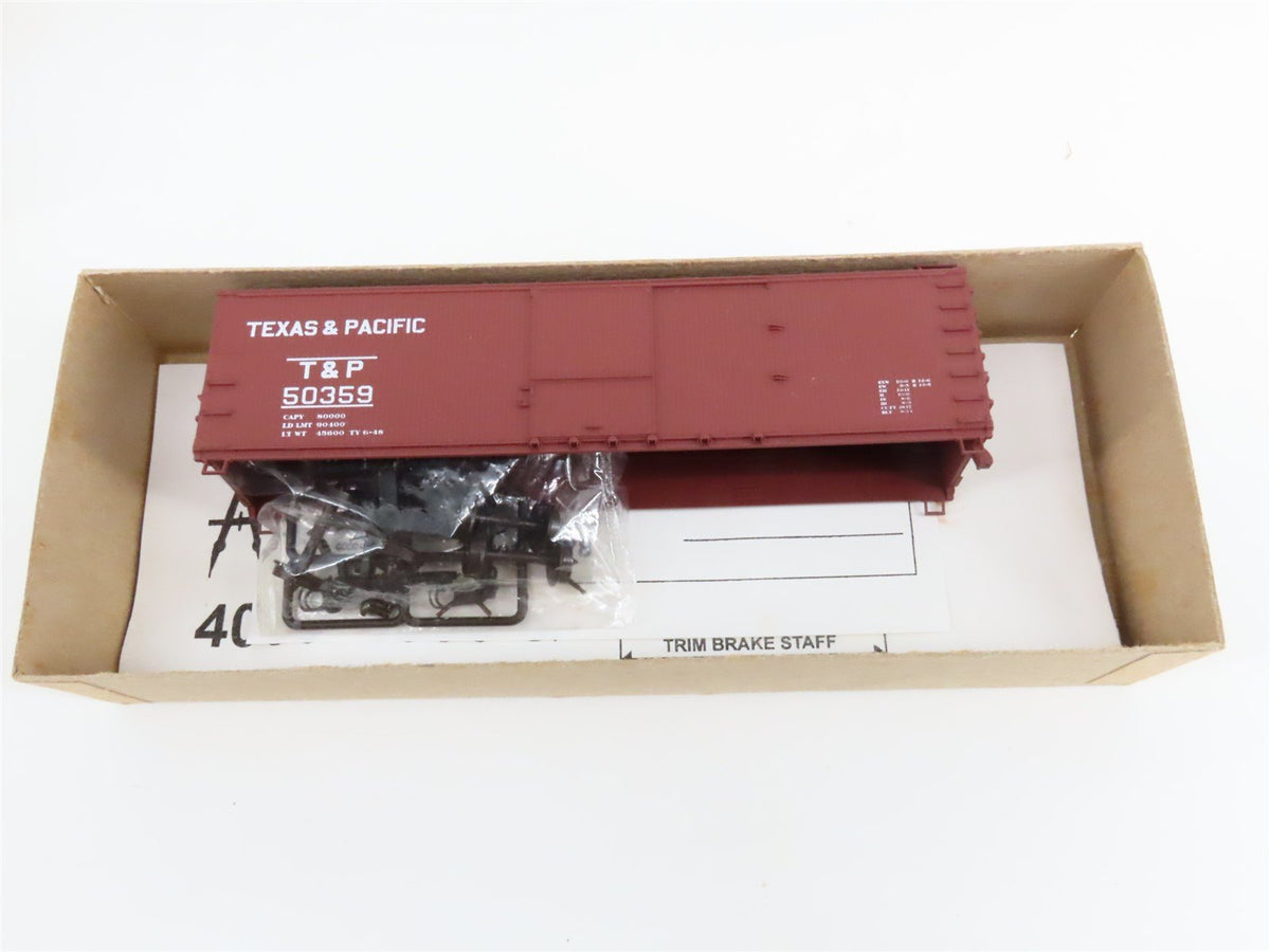 Lot of 10 HO Scale Accurail Kits T&amp;P PFE SP Data &amp; Undecorated Freight Cars