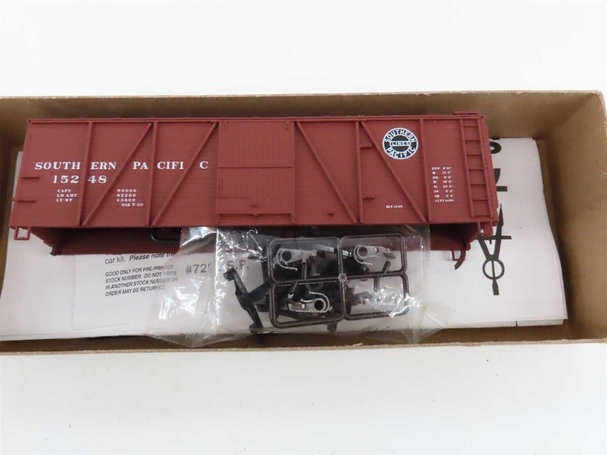 Lot of 10 HO Scale Accurail Kits T&amp;P PFE SP Data &amp; Undecorated Freight Cars