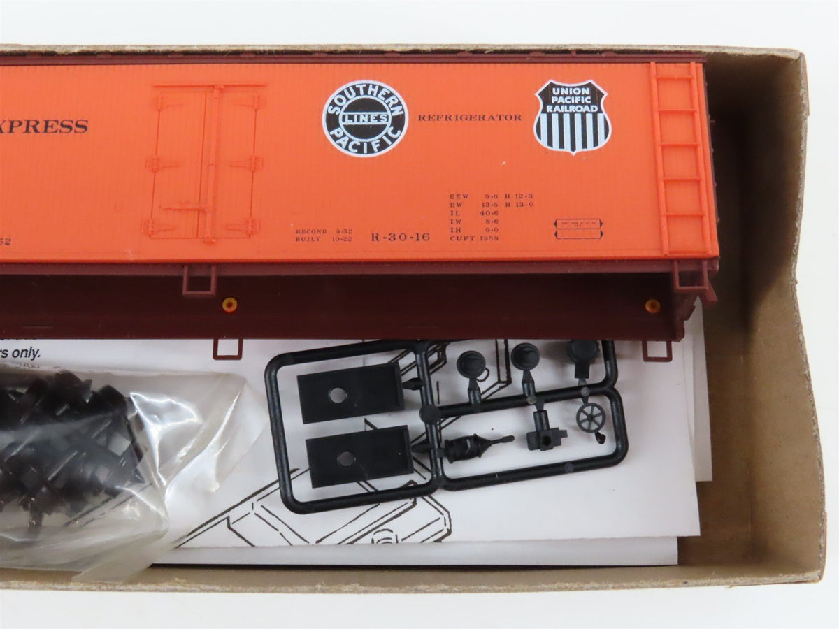 Lot of 10 HO Scale Accurail Kits SP &amp; PFE Box Cars &amp; Reefers