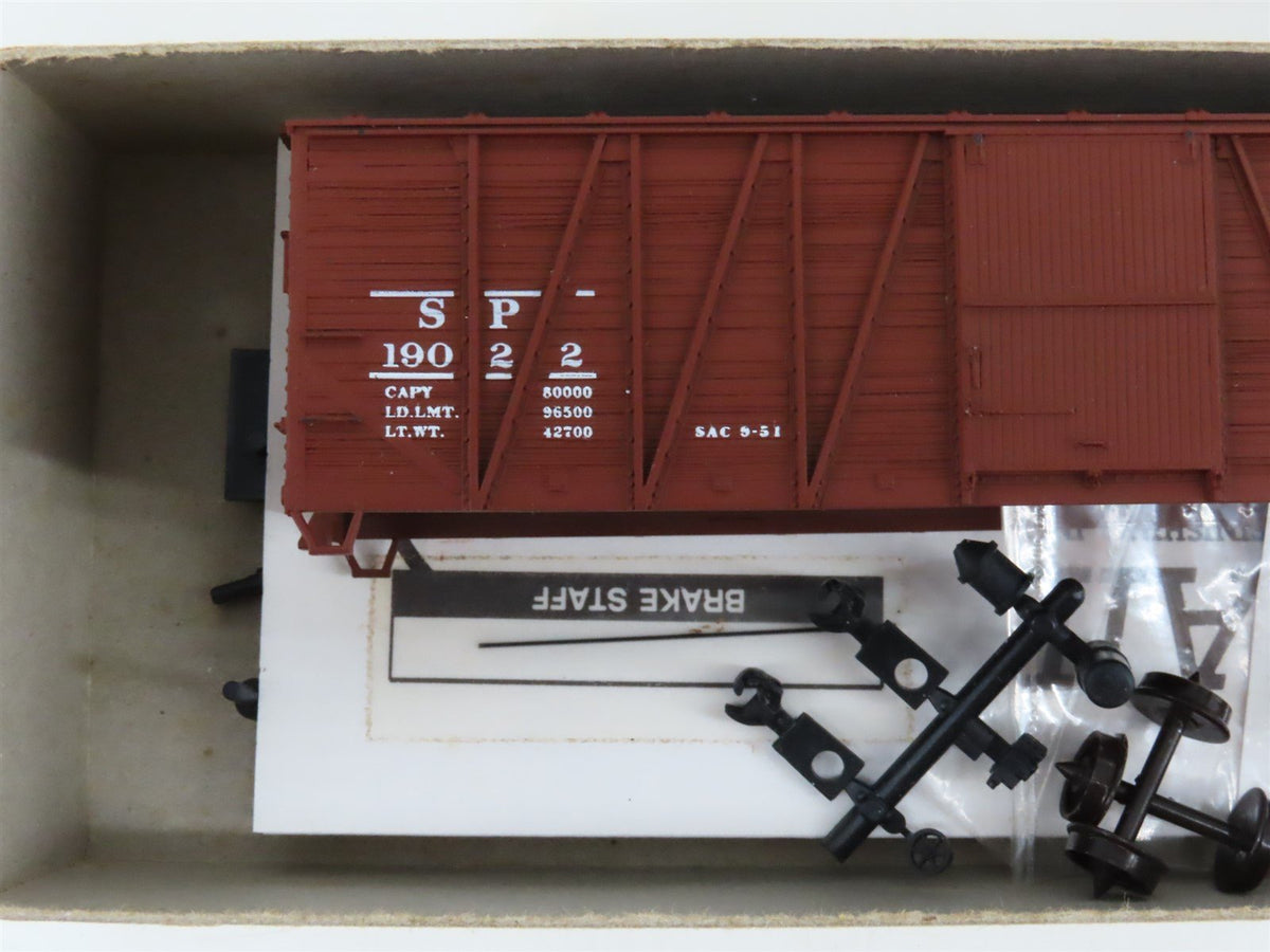 Lot of 10 HO Scale Accurail Kits SP &amp; PFE Box Cars &amp; Reefers