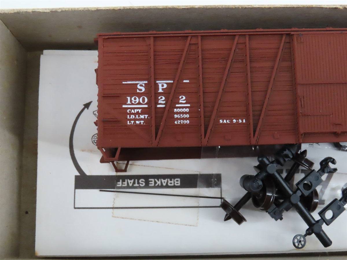 Lot of 10 HO Scale Accurail Kits SP &amp; PFE Box Cars &amp; Reefers