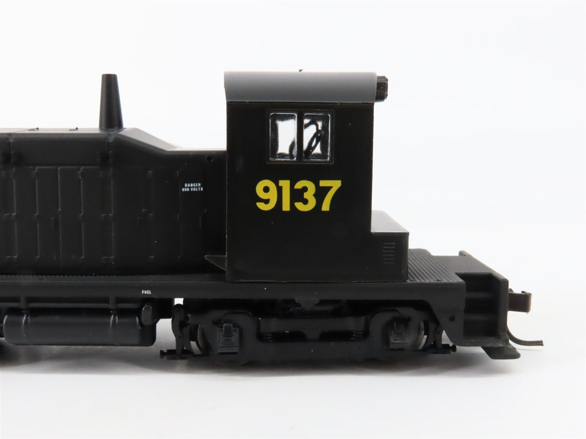 HO Walthers 932-1372 PRR Pennsylvania Keystone EMD SW-1 Diesel Switcher #9137