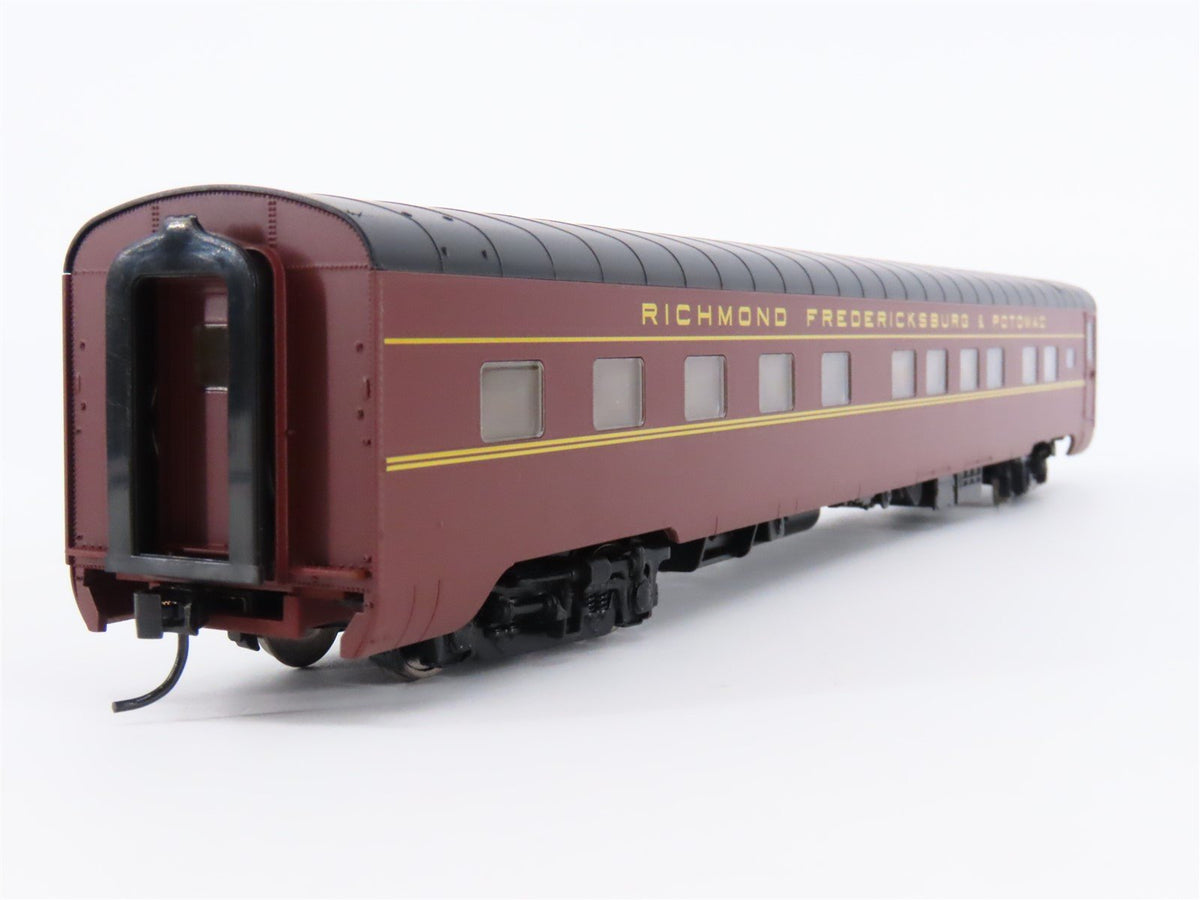 HO Walthers 932-16843 RF&amp;P Richmond Fredericksburg &amp; Potomac Sleeper Passenger