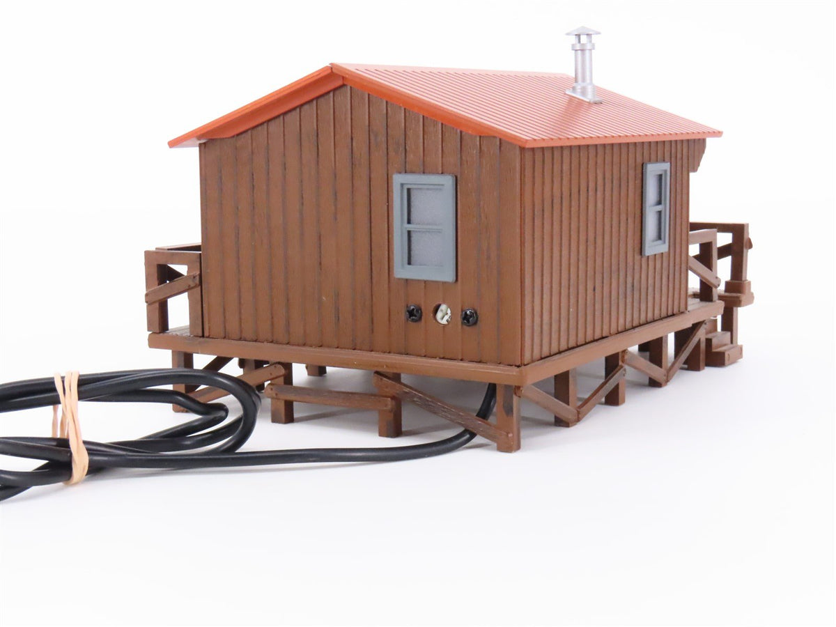 O 1/48 Scale Lionel Plug-n-Play 6-82873 Loggers Cabin w/ Sound