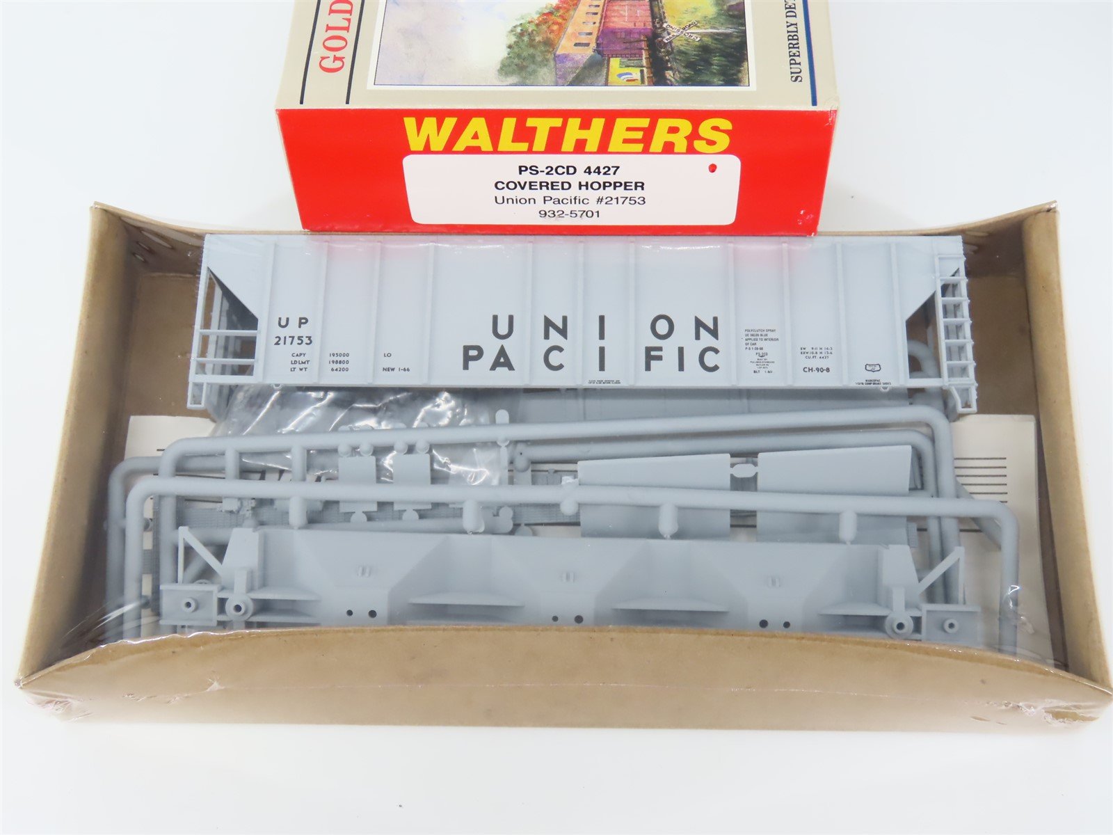 HO Scale Walthers 932-5701 UP Union Pacific 3-Bay Hopper #21753 Kit - Sealed