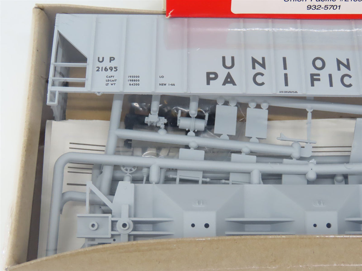 HO Scale Walthers 932-5701 UP Union Pacific Covered Hopper #21695 Kit - Sealed