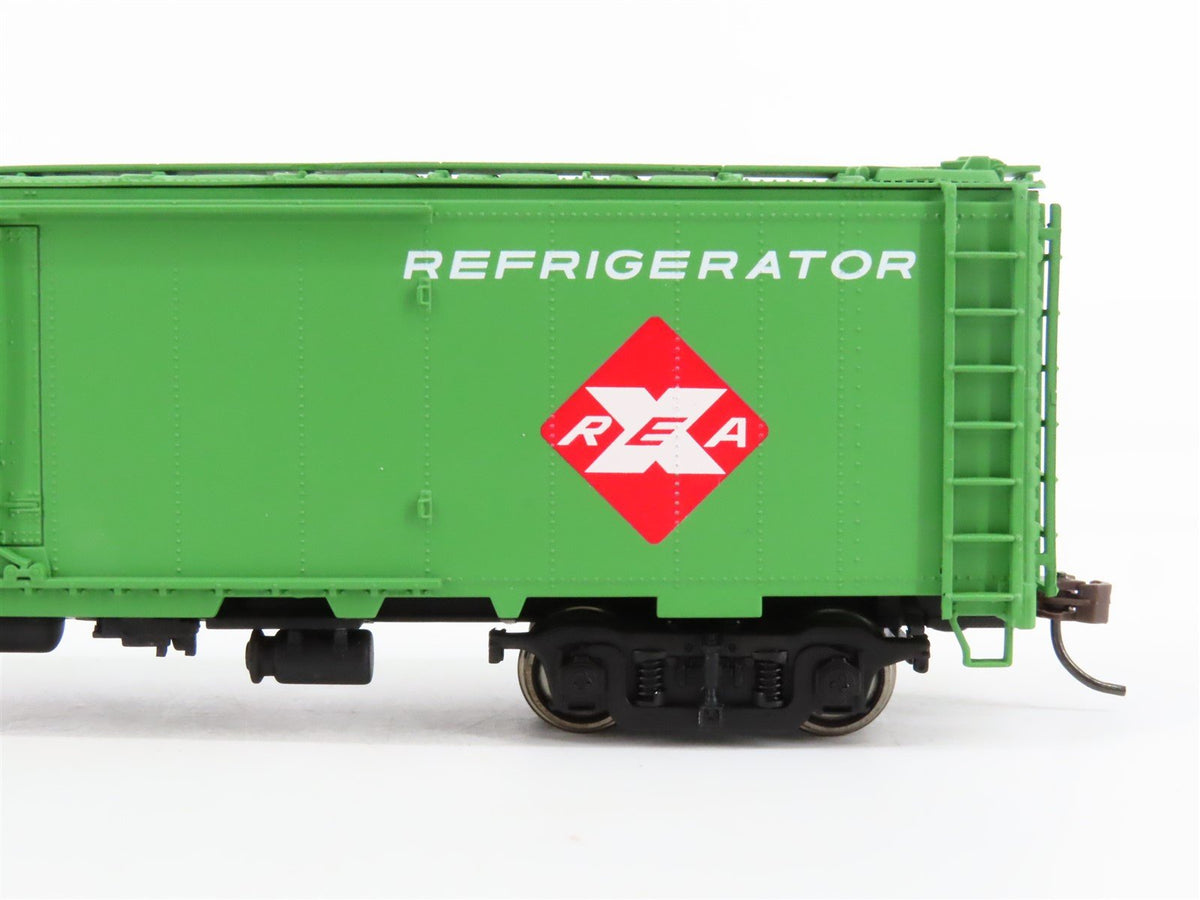 HO Scale Walthers 932-26243 REX Railway Express Agency 50&#39; Express Reefer 2-Pack