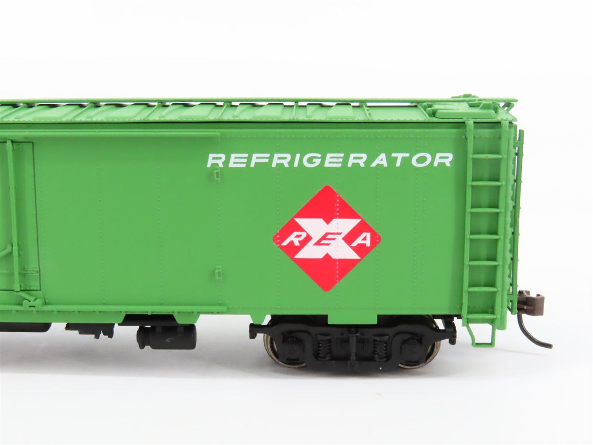 HO Scale Walthers 932-26243 REX Railway Express Agency 50&#39; Express Reefer 2-Pack