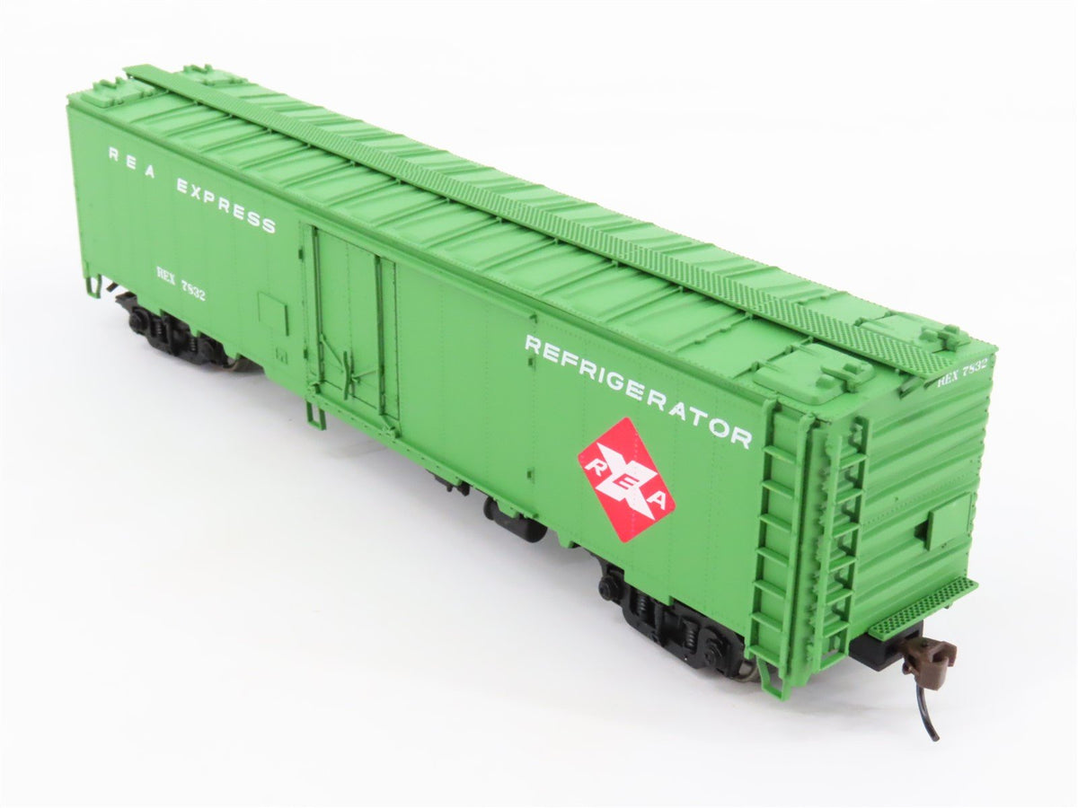 HO Scale Walthers 932-26243 REX Railway Express Agency 50&#39; Express Reefer 2-Pack