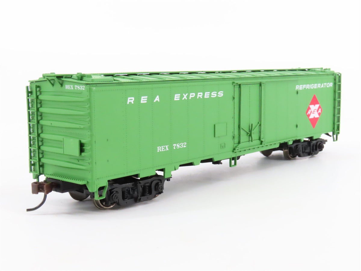 HO Scale Walthers 932-26243 REX Railway Express Agency 50&#39; Express Reefer 2-Pack