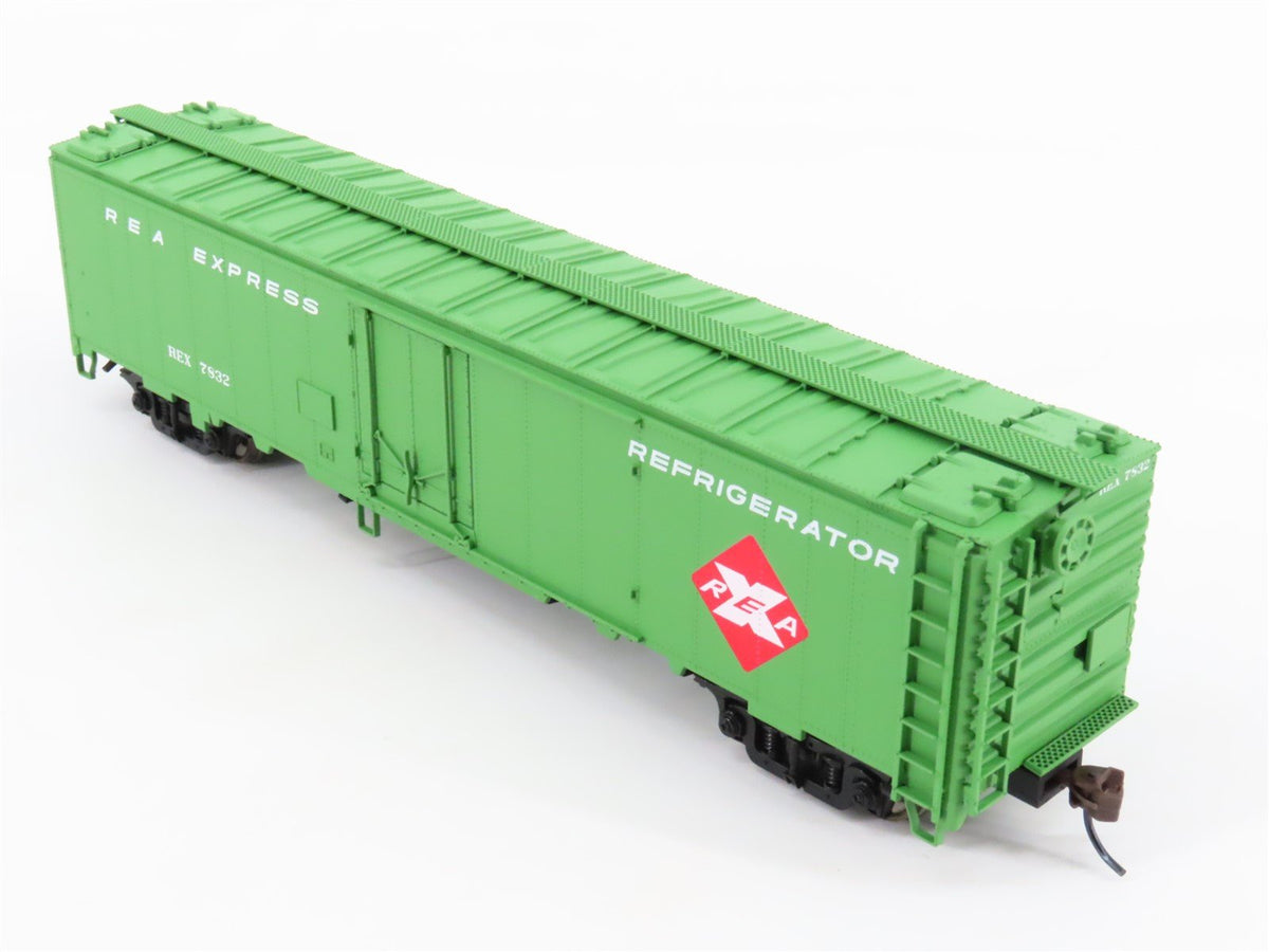 HO Scale Walthers 932-26243 REX Railway Express Agency 50&#39; Express Reefer 2-Pack