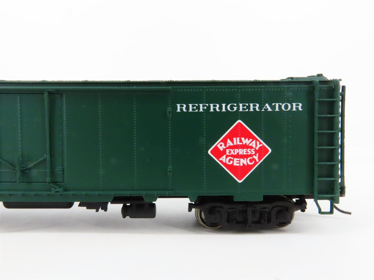 HO Scale Walthers 932-6241 REX Railway Express Agency 50&#39; Express Reefer #7453