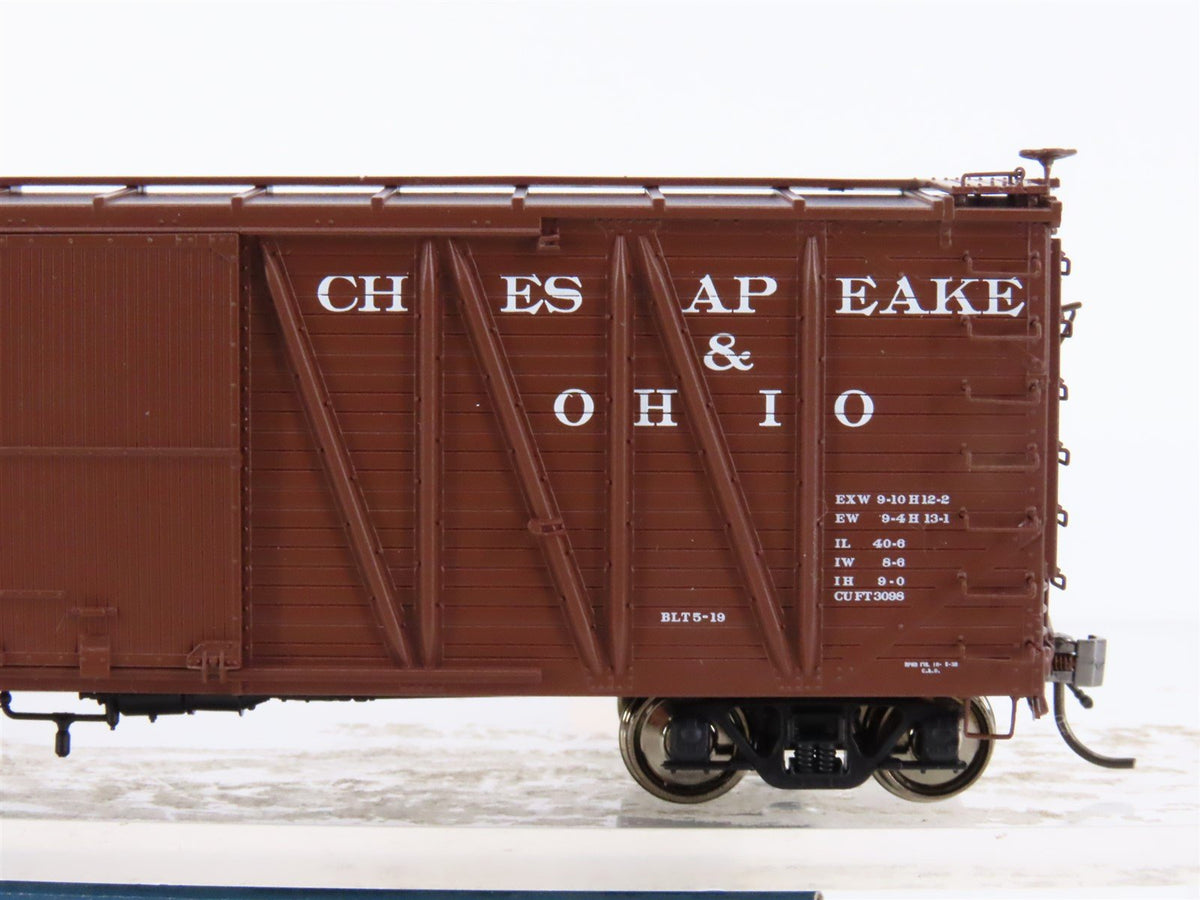 HO Scale Rapido #142004A C&amp;O Chesapeake &amp; Ohio USRA Single Sheathed Box Car #641