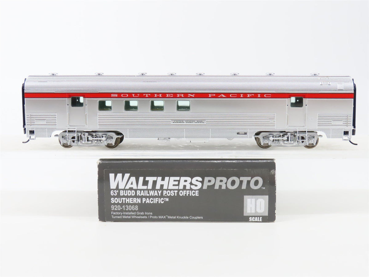 HO Scale Walthers Proto 920-13068 SP Southern Pacific 63&#39; Budd RPO Passenger Car