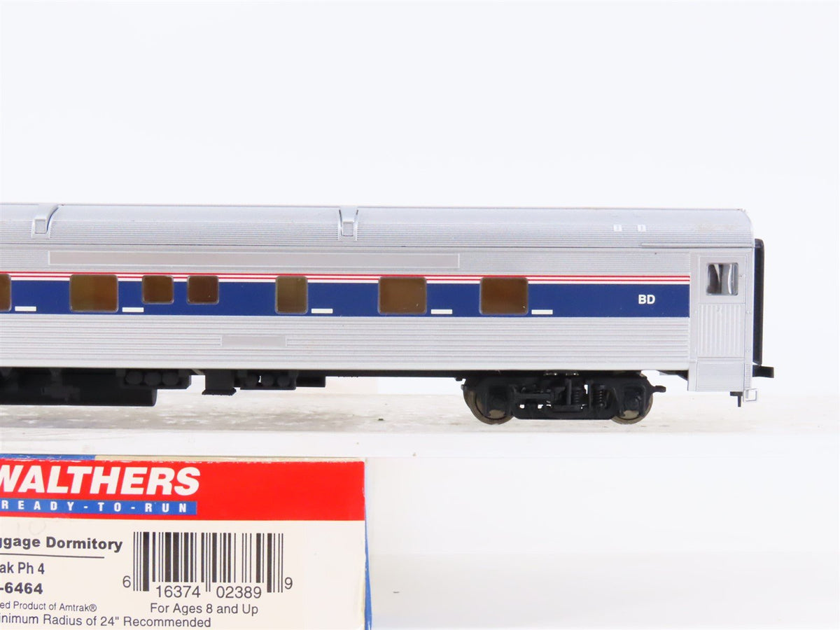 HO Scale Walthers 932-6464 AMTK Amtrak 85&#39; Budd Baggage Dormitory Passenger Car