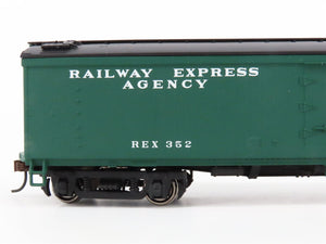 HO Scale Walthers 932-25471 REX Railway Express Agency 50' Wood Reefer 2-Pack