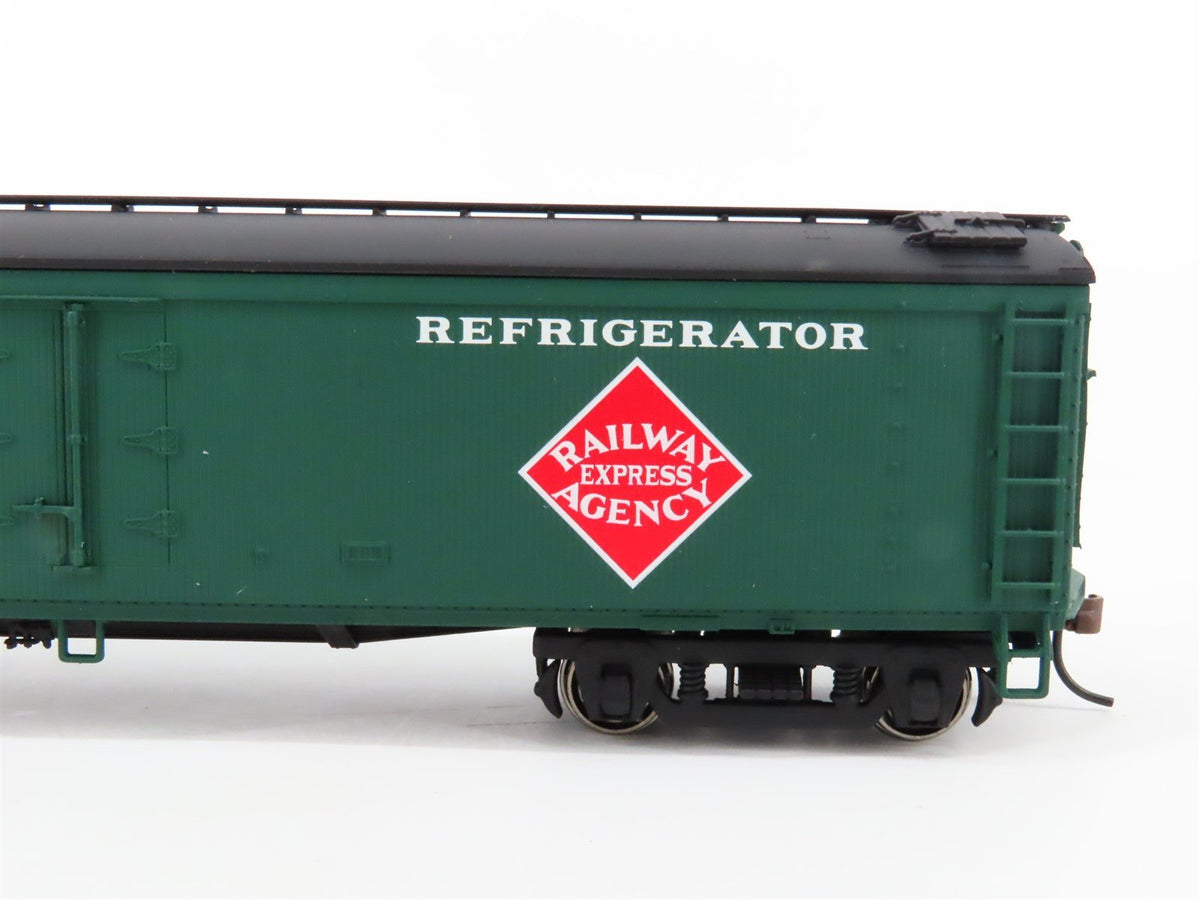 HO Scale Walthers 932-25471 REX Railway Express Agency 50&#39; Wood Reefer 2-Pack