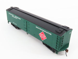 HO Scale Walthers 932-25471 REX Railway Express Agency 50' Wood Reefer 2-Pack