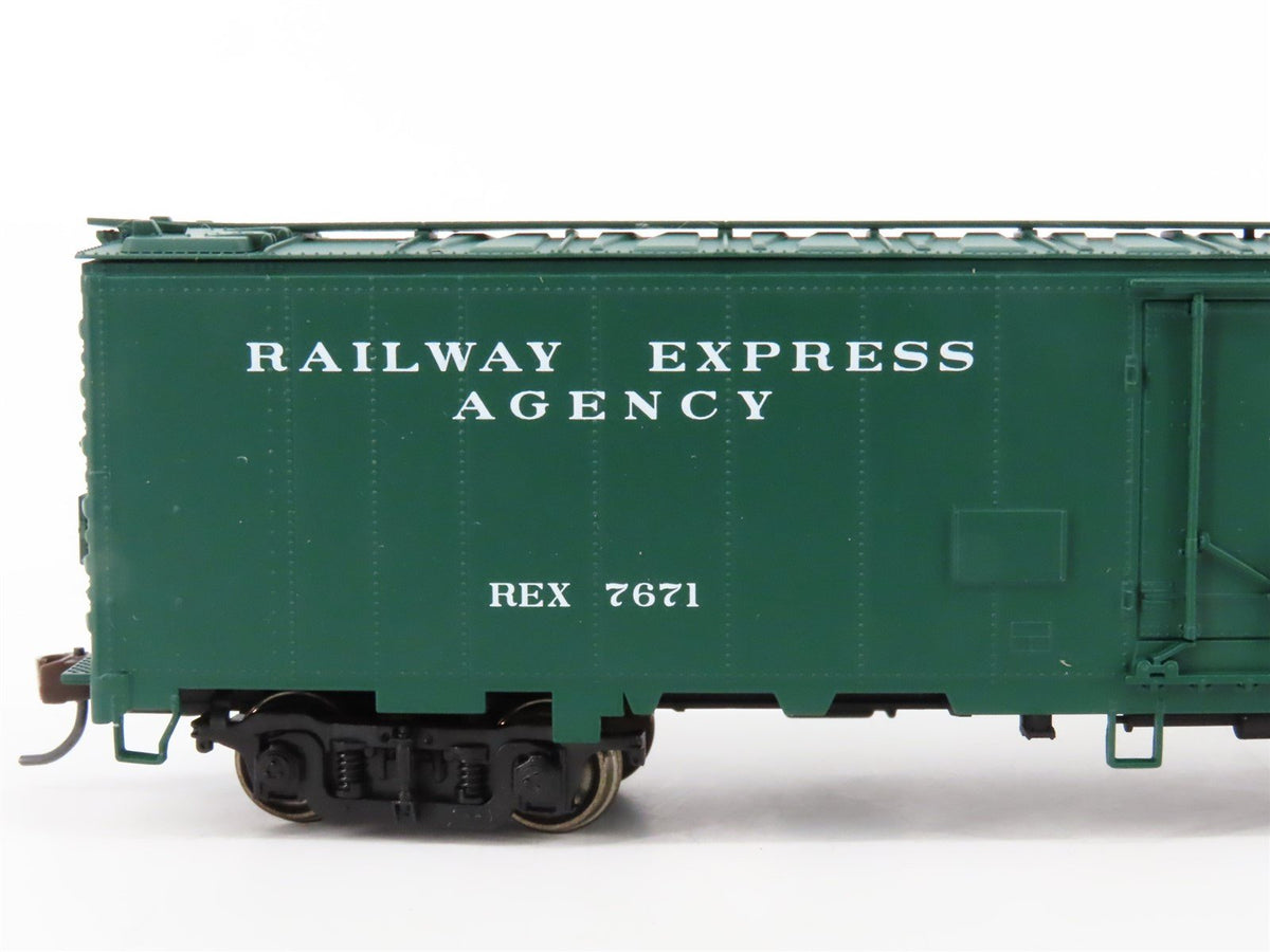 HO Scale Walthers 932-26241 REX Railway Express Agency 50&#39; Express Reefer 2-Pack