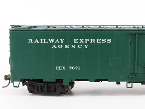 HO Scale Walthers 932-26241 REX Railway Express Agency 50' Express Reefer 2-Pack