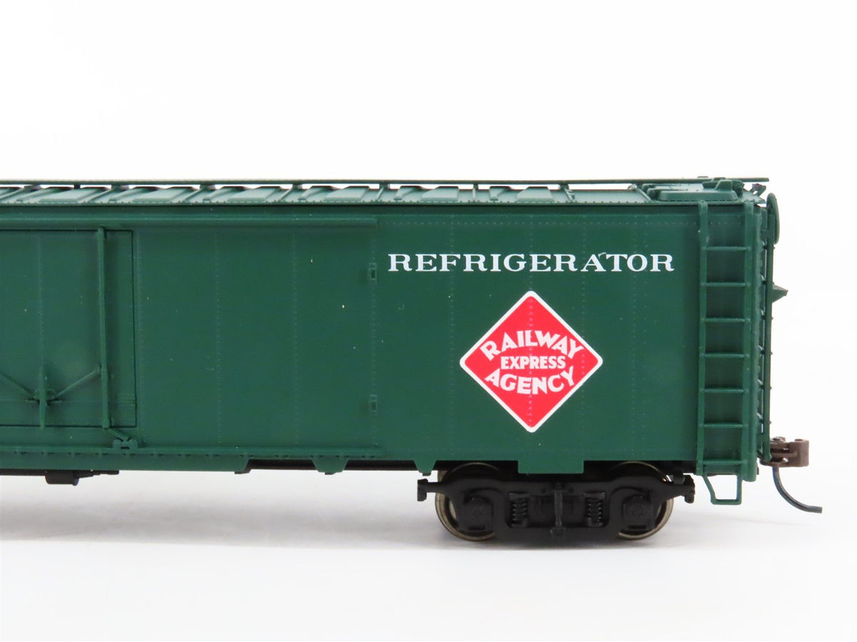 HO Scale Walthers 932-26241 REX Railway Express Agency 50&#39; Express Reefer 2-Pack