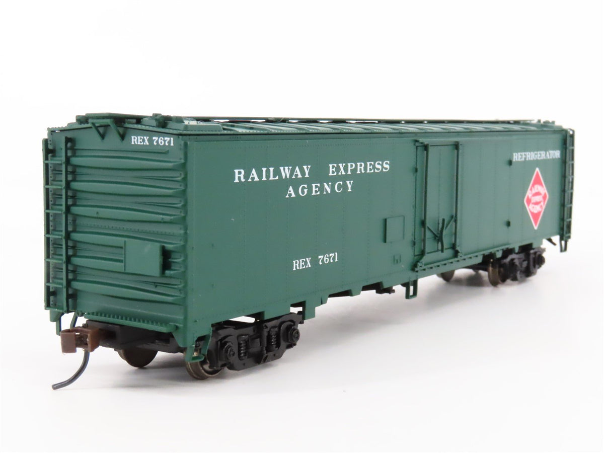 HO Scale Walthers 932-26241 REX Railway Express Agency 50&#39; Express Reefer 2-Pack